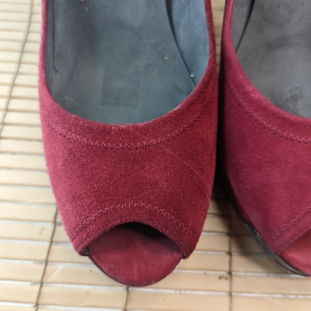 Stuart Weitzman red Suede Peep Open Toe 5
